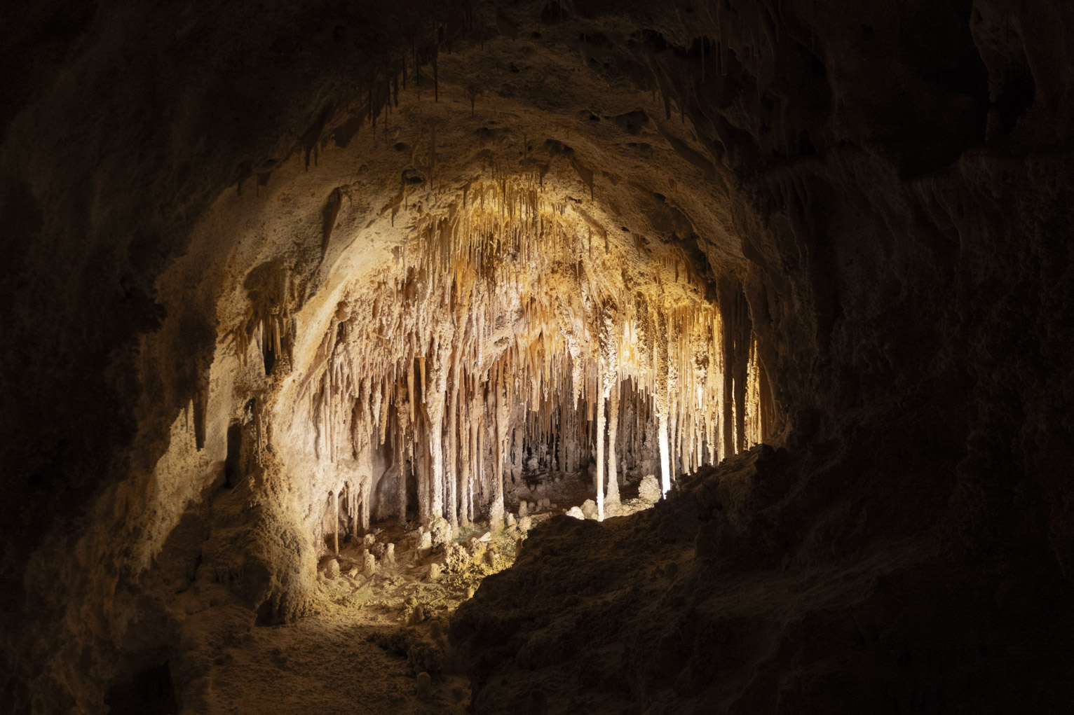 A little kind of cave ornate with small stalactites and stalagmites